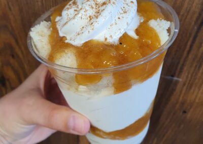 peach cobbler parfait